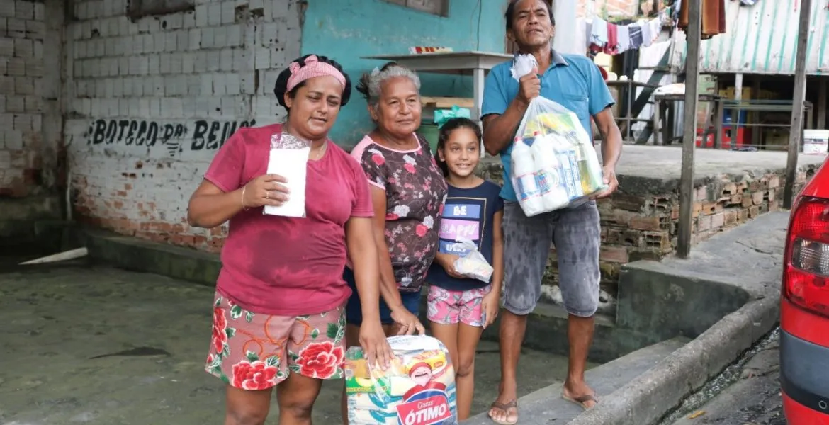 OELA faz entrega de cestas básicas, com patrocínio do Instituto Coca Cola Brasil (ICCB)