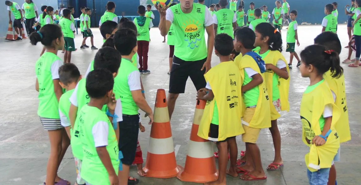 Mais de 100 crianças e adolescentes participam do 1º dia de Colônia de Férias do projeto EES da OELA